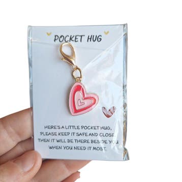 Gelukshanger hartje - roze -Pocket Hug - lucky charm - ge..., Ophalen of Verzenden, Nieuw