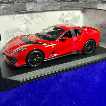 Bburago 1:18 - Modelauto - Bburago 1:18 - Ferrari 812, Nieuw