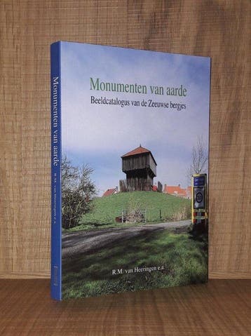Monumenten van aarde - R.M. van Heeringen 9789077525135, Verzenden, Gelezen, R.M. van Heeringen