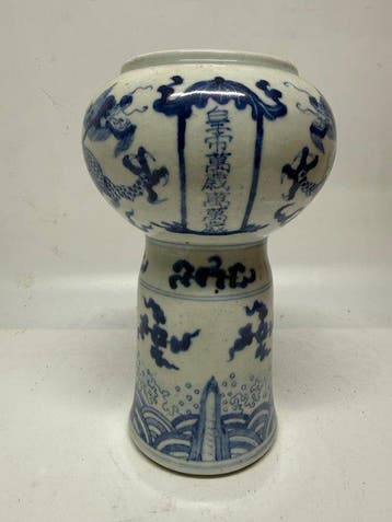 Vaas met deksel van wit en blauw porselein - Landschap en