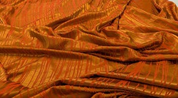Fiamme arancio-dorate in misto seta – Castello del Barro -