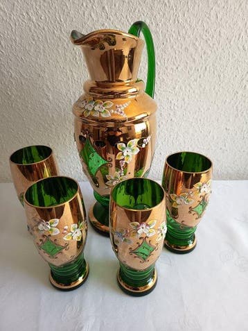 Bohemia Glas – Krug mit 4 Gläsern – Golddekor & emaillierte, Antiek en Kunst