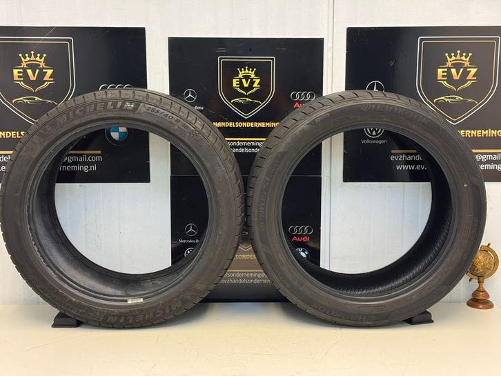 2 stuks 255/40R18 zomerbanden 1x Michelin 1x Hankook 18 inch, Auto-onderdelen, Banden en Velgen, 18 inch, Zomerbanden, 255 mm