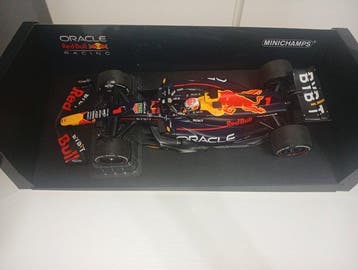 Minichamps 1:18 - Model raceauto - F1 Oracle Red Bull Racing, Hobby en Vrije tijd, Modelauto's | 1:5 tot 1:12, Nieuw