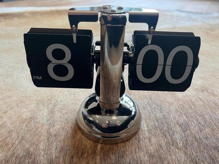 Tafelklok - Staal - 2020+, Antiek en Kunst, Antiek | Wandborden en Tegels