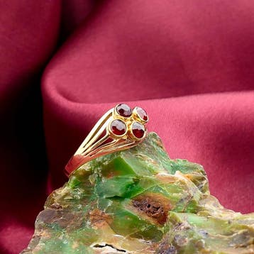 Vintage gouden ring met granaat, Sieraden, Tassen en Uiterlijk, Ringen, Gebruikt, Ophalen of Verzenden, 17 tot 18, Met edelsteen