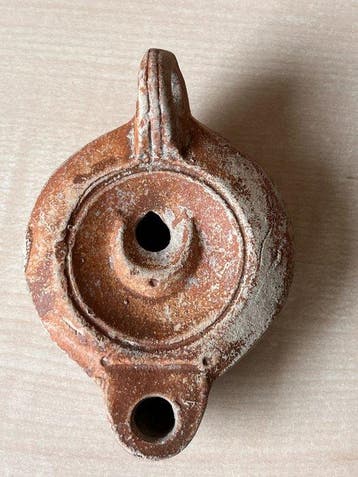 Oud-Romeins, Keizerrijk Terracotta olielamp versierd met een
