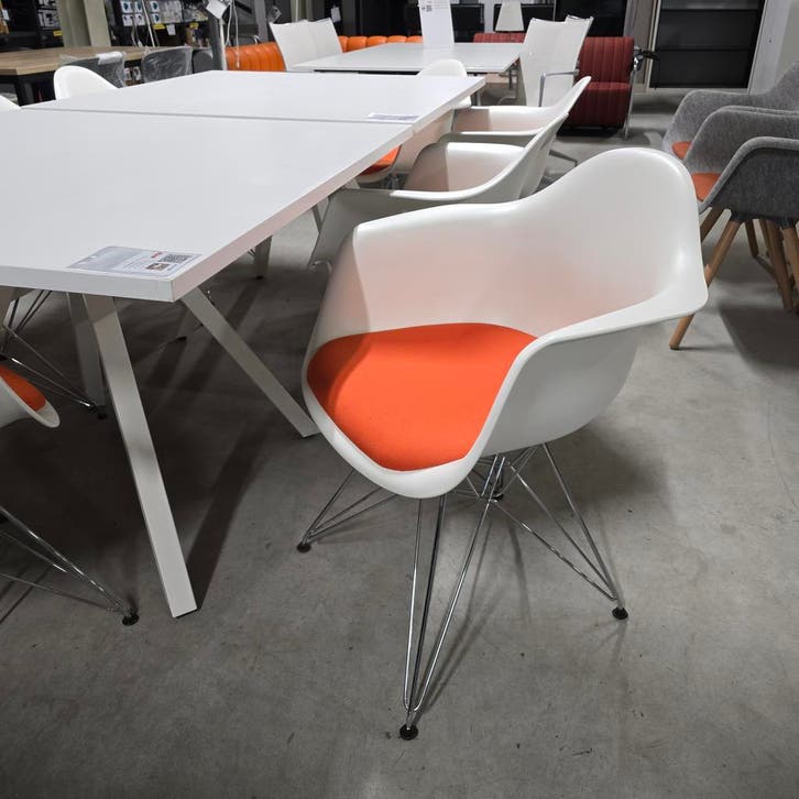 Vitra Eames DAR design eetkamerstoel - wit kunststof met ora, Huis en Inrichting, Stoelen, Ophalen of Verzenden