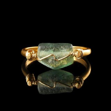 Oud-Romeins Ring met draad omwikkeld Romeins glazen kraal, Antiek en Kunst