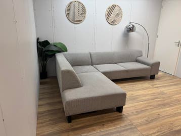 Moderne grijze hoekbank – ruim zitcomfort, 250 tot 300 cm, Hoekbank, Ophalen of Verzenden, Zo goed als nieuw