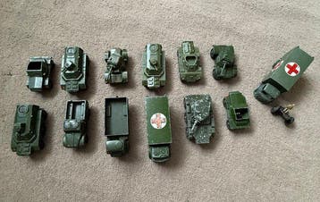 Dinky Toys - Modelauto (13) - Legercollectie, Nieuw