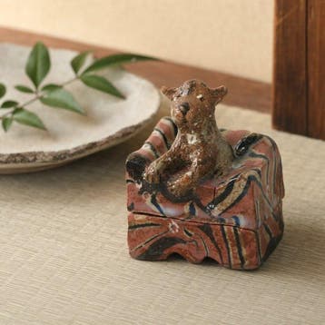 Yamauchi Tatsuo - Doos - Steengoed - Cat Finial Marbled Slip