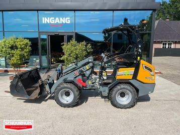 Giant G2200E met puinbak en vork, Ophalen