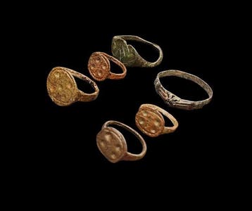Middeleeuws Brons Versierde ringen - 21 mm (Zonder