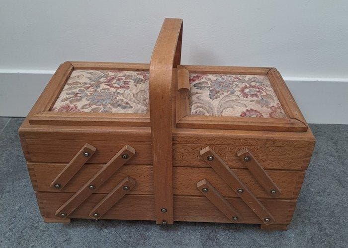 Naaiset - Naaikist bloem gobelin, Antiek en Kunst, Curiosa en Brocante