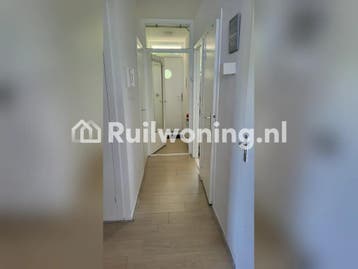 Licht 4-kamerappartement met balkon en uitzicht op groen, Amsterdam