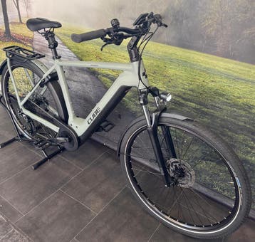 Bijna Nieuwe Cube Kathmandu Elektrische fiets - 58CM Frame, Overige merken, Ophalen of Verzenden, Zo goed als nieuw, 50 km per accu of meer