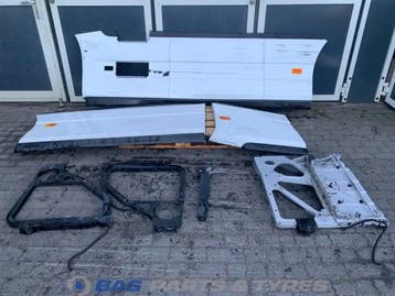 Sideskirt Set Volvo FH4 82190344, Ophalen, Gebruikt, Volvo, Carrosserie en Plaatwerk