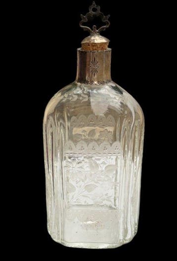 Fles - • Flesje van geblazen glas, eind 19e eeuw,