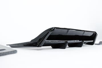 Dit betreft een Mercedes G63 W465 carbon diffuser set NP2, Verzenden