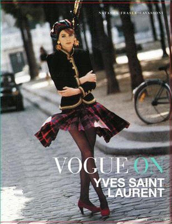 Boek Vogue on Yves Saint Laurent 9781419718014, Boeken, Overige Boeken, Zo goed als nieuw, Verzenden
