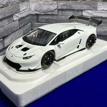 Autoart 1:18 - Model raceauto - Lamborghini Huracán LP620-2, Nieuw