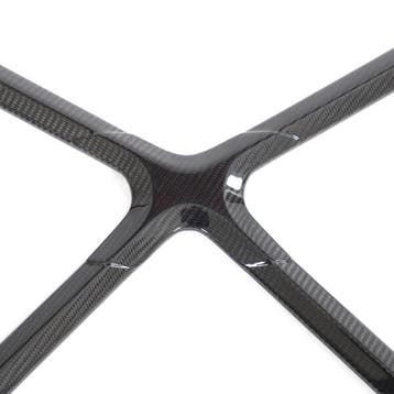 Dit betreft een Audi R8 V10 Carbon motor ruimte strut brace, Verzenden