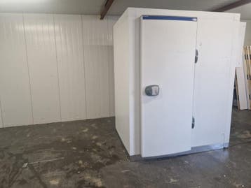 Vriescel 170 x 110 x 211 cm stekker klaar, Nieuw in verpakking, Koelen en Vriezen