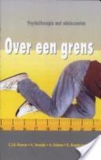 Over een grens 9789023235439, Verzenden, Gelezen