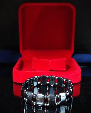 Prachtige Terahertz-armband in een fluweren geschenkdoos