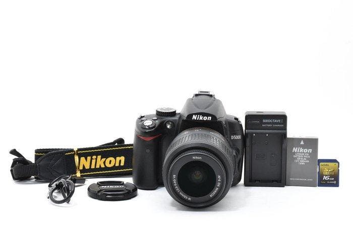 ≥ Nikon D5000 + AF-S NIKKOR 3.5-5.6/18-55mm G VR Digitale