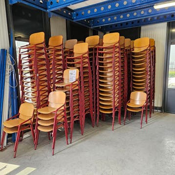 Eromes houten stoel - rood frame, Huis en Inrichting, Ophalen of Verzenden, Nieuw