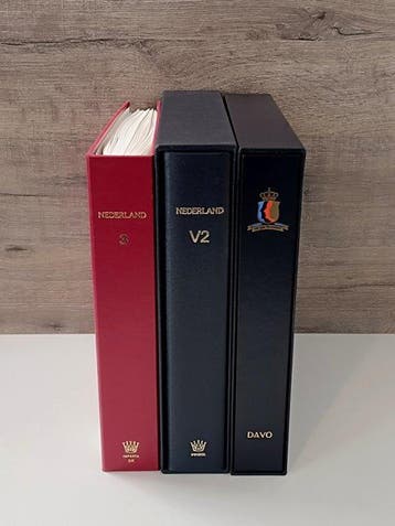 Accessoires 1898/2011 - 100 jaar vorstinnen / 2 Importa, Gestempeld