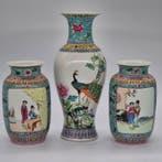Chinesisches Vasen-Set – Porzellan mit Famille-Rose-Dekor –