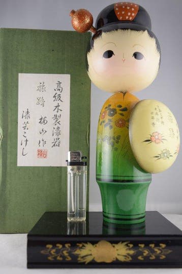 Tabiji - Gelakt houten Kokeshi gemaakt door Ryuzan - In, Antiek en Kunst