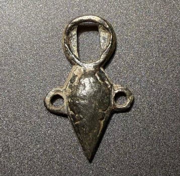 Viking periode Brons Amulet met een zeer interessante