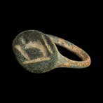 Middeleeuws Brons Joods ring, Hebreeuws oogmotief “Ayin”,, Sieraden, Tassen en Uiterlijk