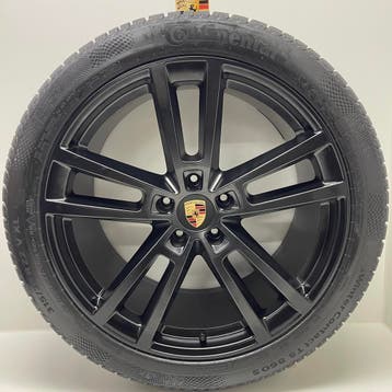 Porsche Cayenne E3 II 22 Sport Design GTS met  winterbanden, Ophalen, Gebruikt, Banden en Velgen, Overige maten