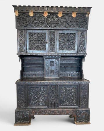 Handgeschnitzer Historismus Schrank im neogotischen Stil,, Antiek en Kunst