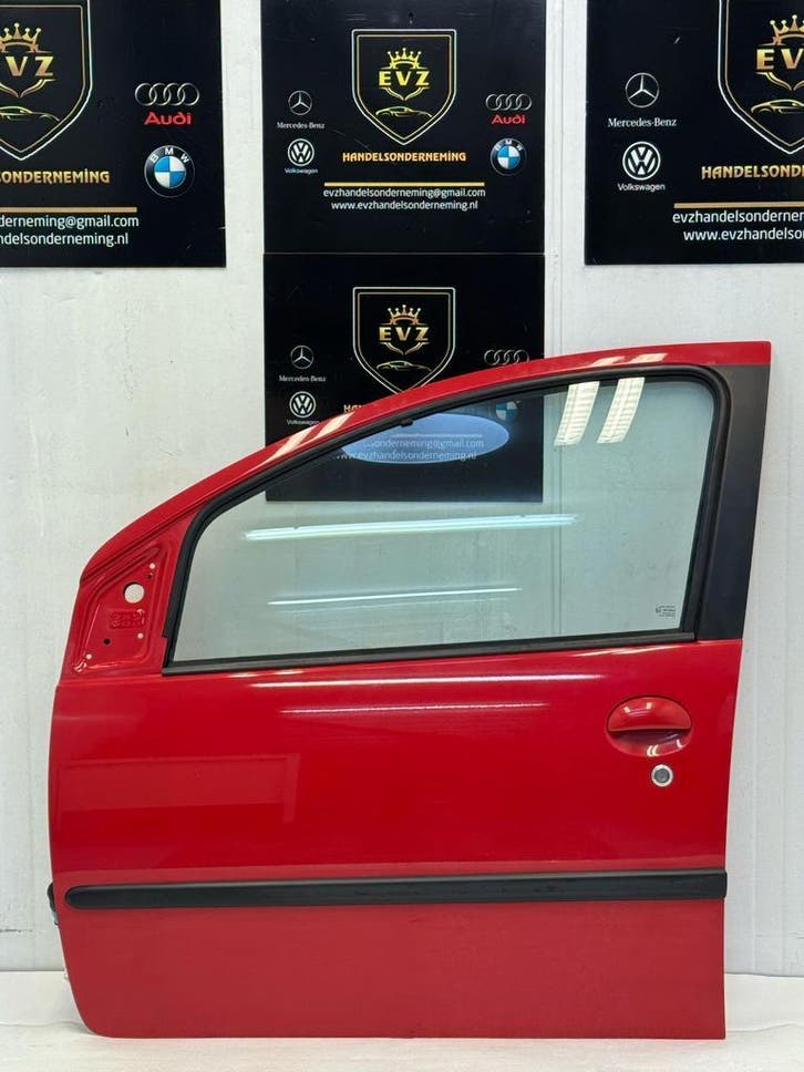 Citroën C1 portier 4-deurs links voor deur bj.2008 rood, Auto-onderdelen, Carrosserie en Plaatwerk, Gebruikt, Citroën, Voor, Links