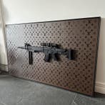 Daluxe Art (1999-) - LV gun • XL, Antiek en Kunst