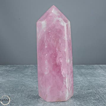 Roze kwarts obelisk – Zachte kracht in een elegante vorm-, Antiek en Kunst