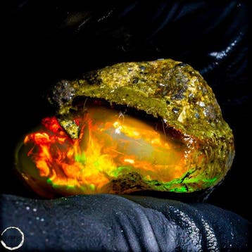 Crystal Opal – Een vuurwerk van licht en kleur 90,05ct-