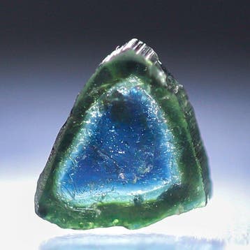 Uniek, groen- en blauw gelaagde tourmalijn • 1,35 ct •