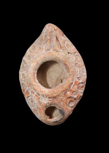 Byzantijns Terracotta Slipper-olielamp met geometrisch