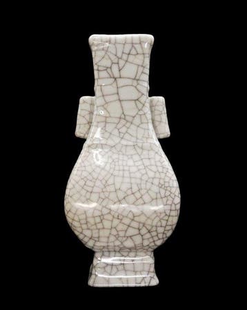 Oud-Chinees - Vaas Hu en porselein Guan-type - dubbele