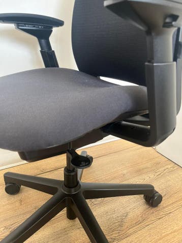 Steelcase Amia x Leap V2 - Ergonomische Bureaustoel, Verzenden, Zwart, Zo goed als nieuw, Bureaustoel