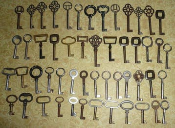52 alte Schlüssel Key Cle für Möbel Schränke Kommoden -