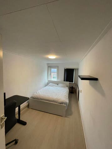 Kamer te huur aan NS Plein in Tilburg - Noord-Brabant, Minder dan 20 m², Tilburg