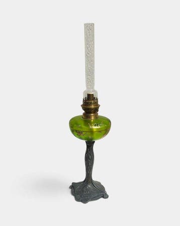 signature à identifier - Petroleumlamp - Glas, Legering -